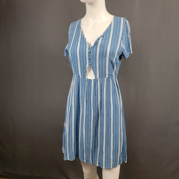 Le Lis Dresses & Skirts - Le Lis Mini Dress S Stripe Button Front Keyhole Textured Picniccore